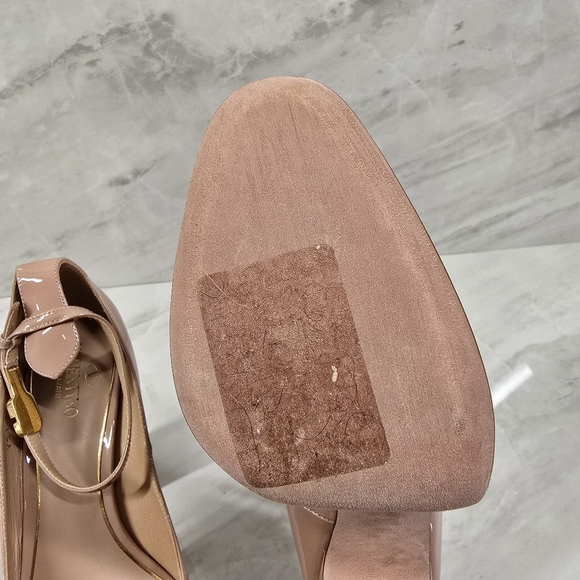 Valentino Garavani Heels - Picture 10 of 10